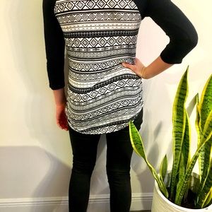 Mid Sleeve Black & White Patterned Shirt (large)